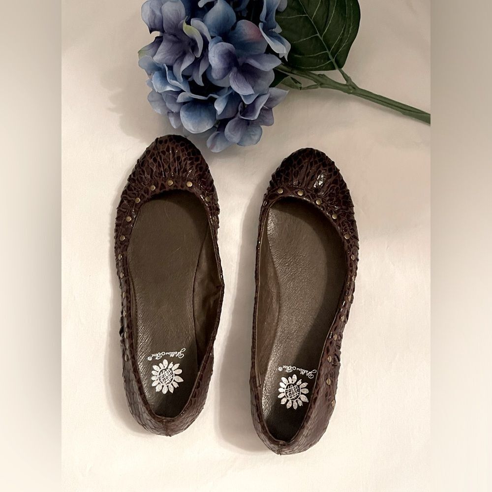 Timeless! Yellow Box subtle-leopard print flats! - Picture 6 of 14